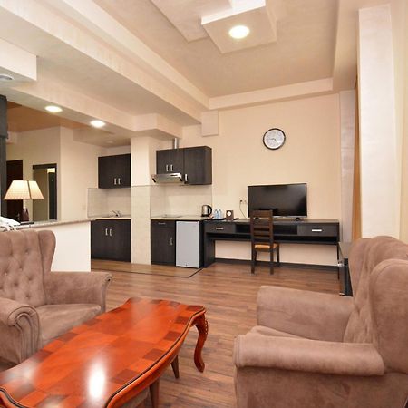 Partez Hotel エレバン エクステリア 写真