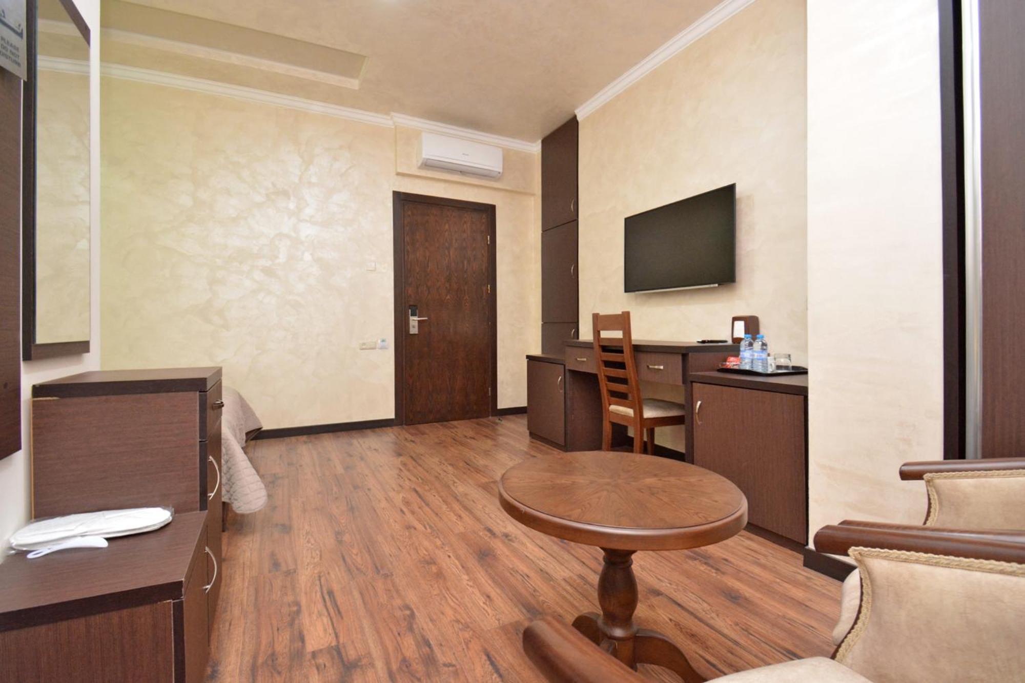 Partez Hotel エレバン エクステリア 写真