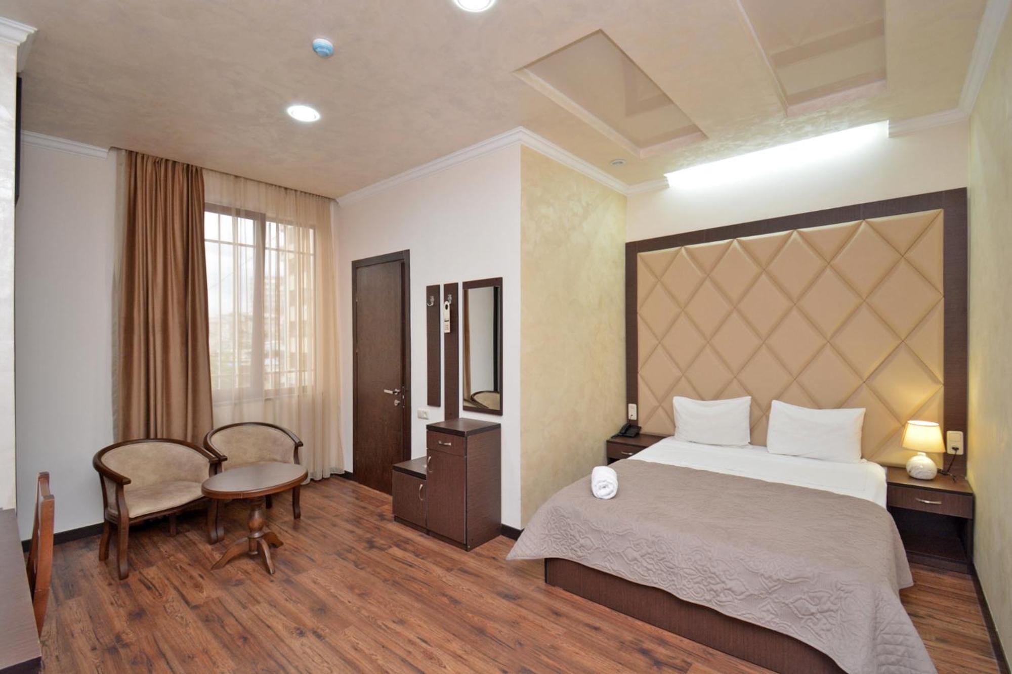 Partez Hotel エレバン エクステリア 写真