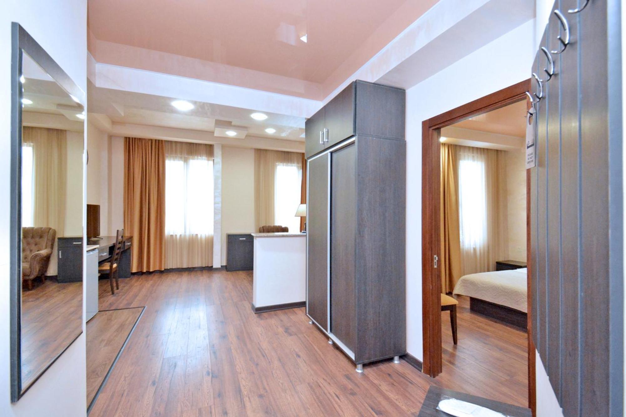 Partez Hotel エレバン エクステリア 写真
