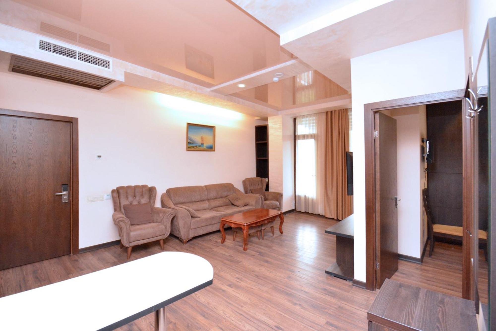 Partez Hotel エレバン エクステリア 写真