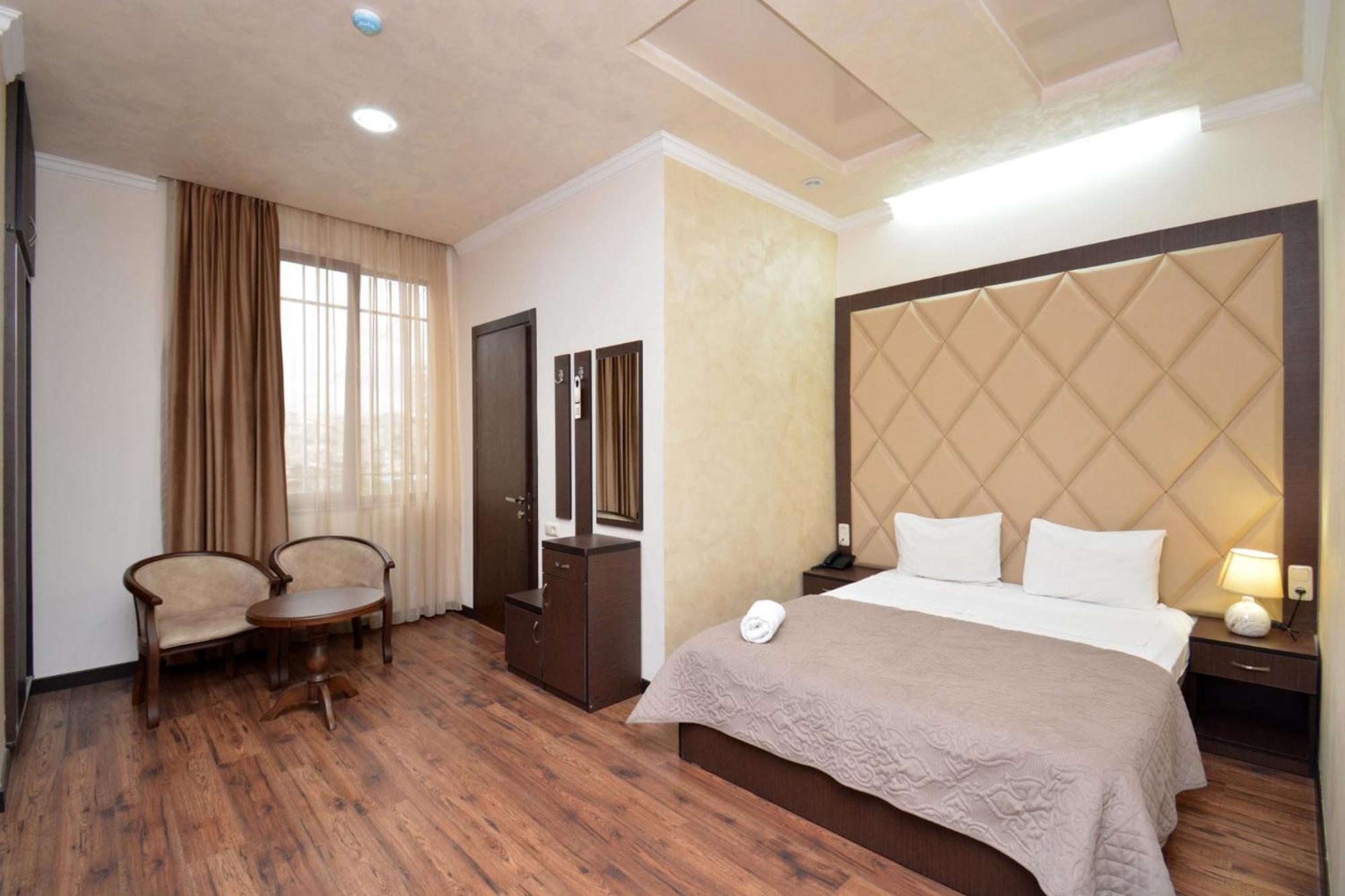 Partez Hotel エレバン エクステリア 写真